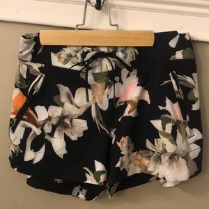 Athleta Lightweight Shorts - Sz 6